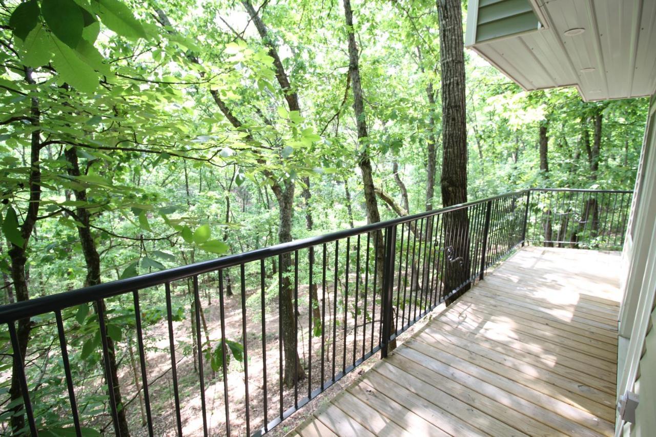 ブランソン Secluded Treehouse In The Woods - Tree Hugger Hideawayヴィラ エクステリア 写真