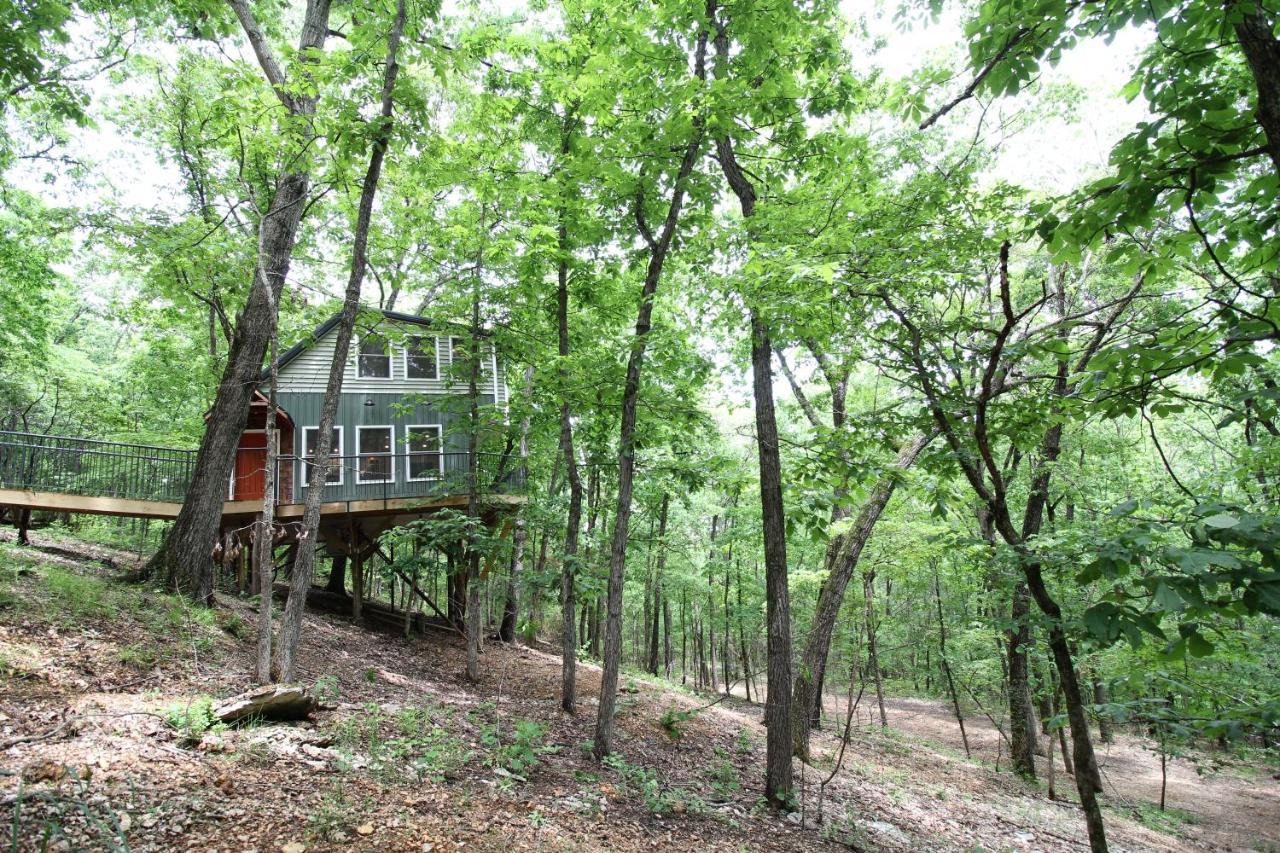 ブランソン Secluded Treehouse In The Woods - Tree Hugger Hideawayヴィラ エクステリア 写真