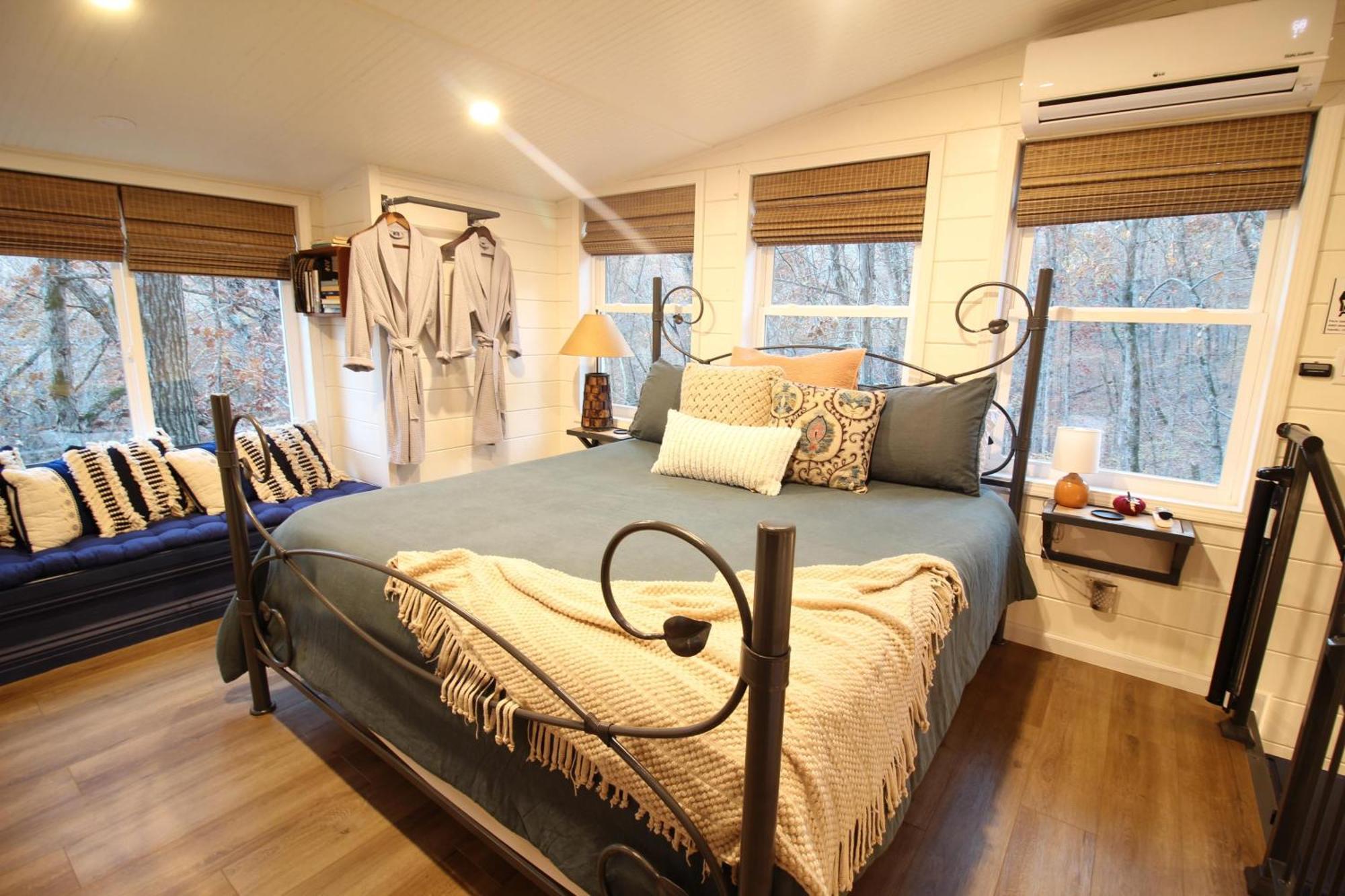 ブランソン Secluded Treehouse In The Woods - Tree Hugger Hideawayヴィラ エクステリア 写真