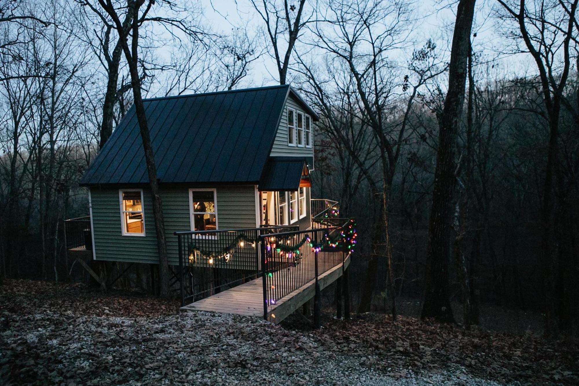 ブランソン Secluded Treehouse In The Woods - Tree Hugger Hideawayヴィラ エクステリア 写真